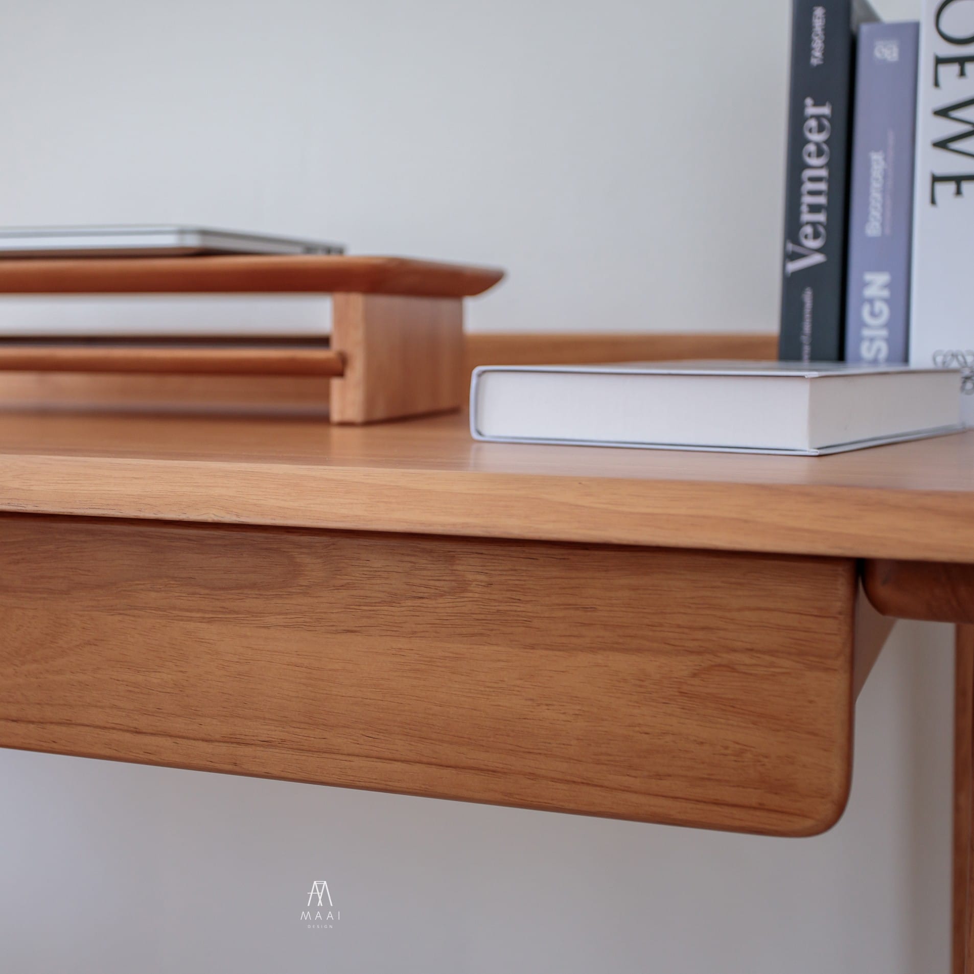 โต๊ะทำงานไม้ยางพารา MAAI DESIGN รุ่น BENKYO TABLE สีโอ๊ค_8